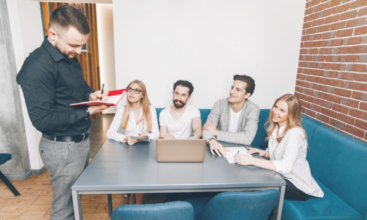 Session de travail avec tableaux de prévisions